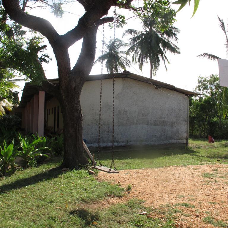 Shahira Hotel Nilaveli Exterior photo