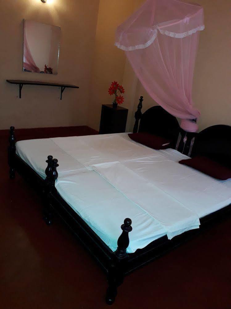 Shahira Hotel Nilaveli Exterior photo